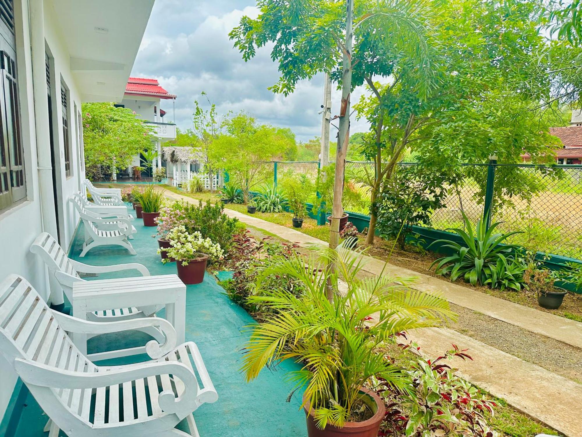 New Peacock Resort Dambulla Bagian luar foto